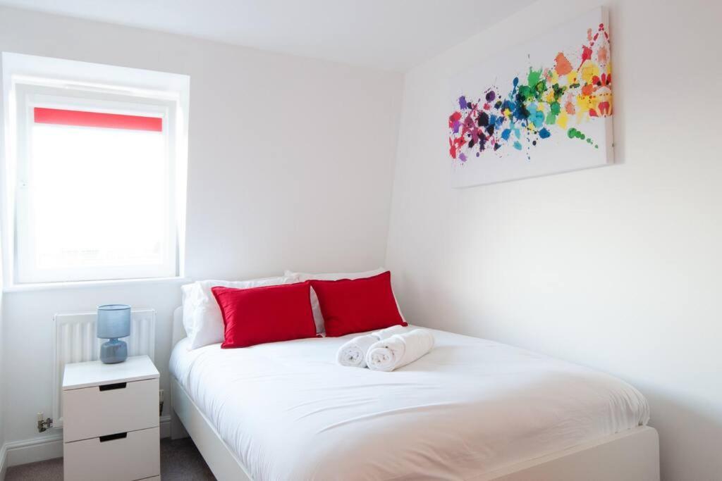 *New* 2-Bed Modern Apartment Burton-upon-Trent Eksteriør bilde