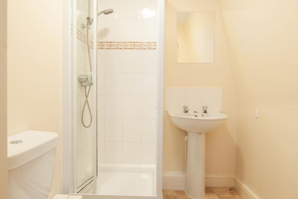 *New* 2-Bed Modern Apartment Burton-upon-Trent Eksteriør bilde