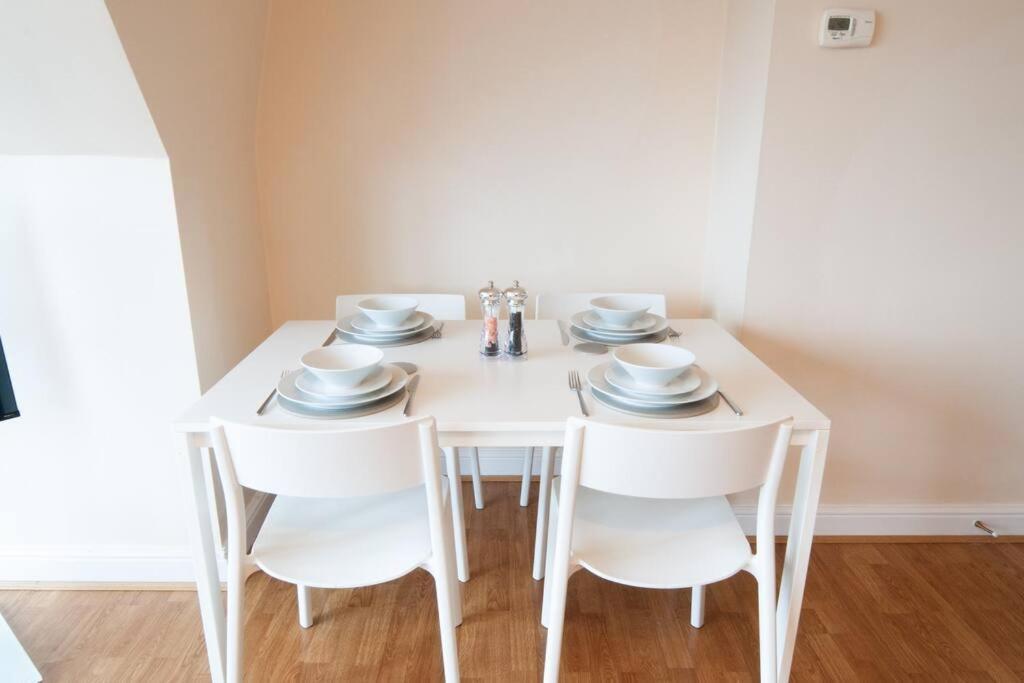 *New* 2-Bed Modern Apartment Burton-upon-Trent Eksteriør bilde