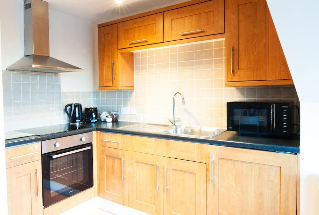 *New* 2-Bed Modern Apartment Burton-upon-Trent Eksteriør bilde