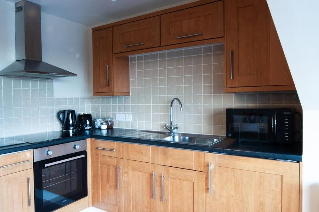 *New* 2-Bed Modern Apartment Burton-upon-Trent Eksteriør bilde